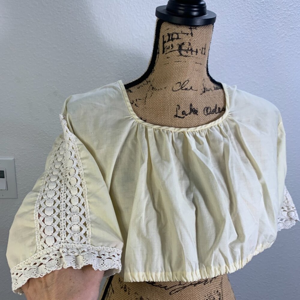 (E-144)Women’s Cream Crop Top Blouse Lace Trim Boho Peasant Style Short Sleeve S - Picture 3 of 7